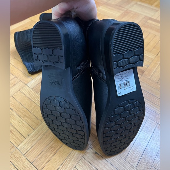 Boots - Picture 4 of 4